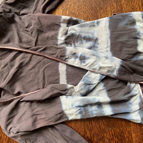 Adorable, brown with white detail wrap top - Picture 2 of 3